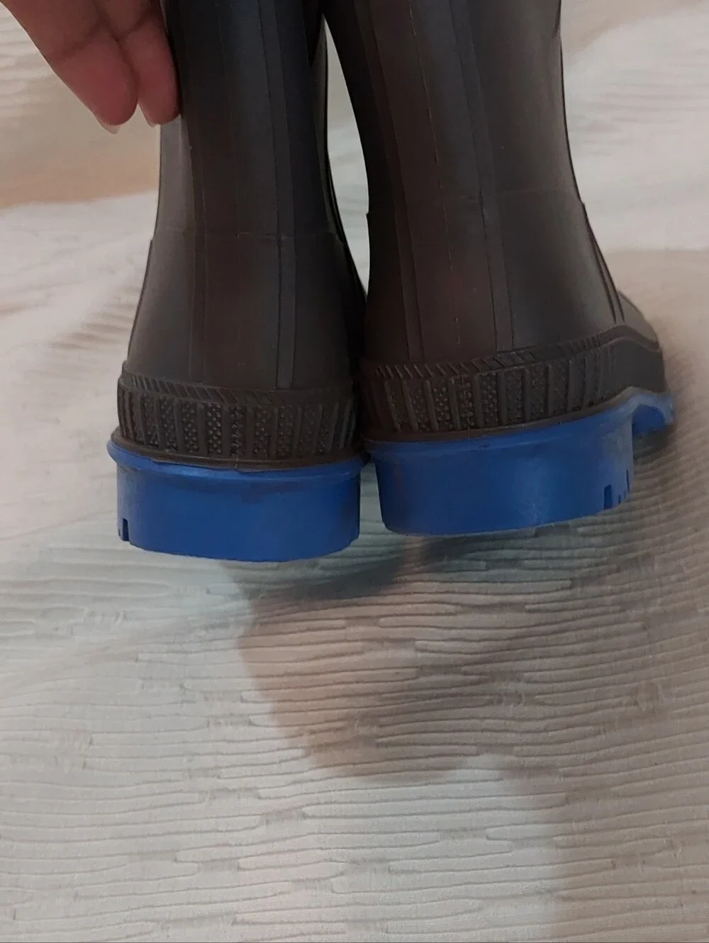 Kamik Logo Gray Rain Boots with Blue Soles Big Kid Size 5